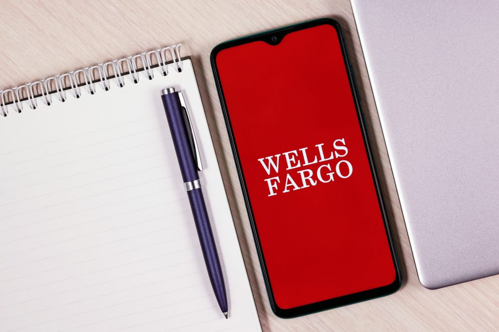 making direct deposit on Wells Fargo Smartphone with